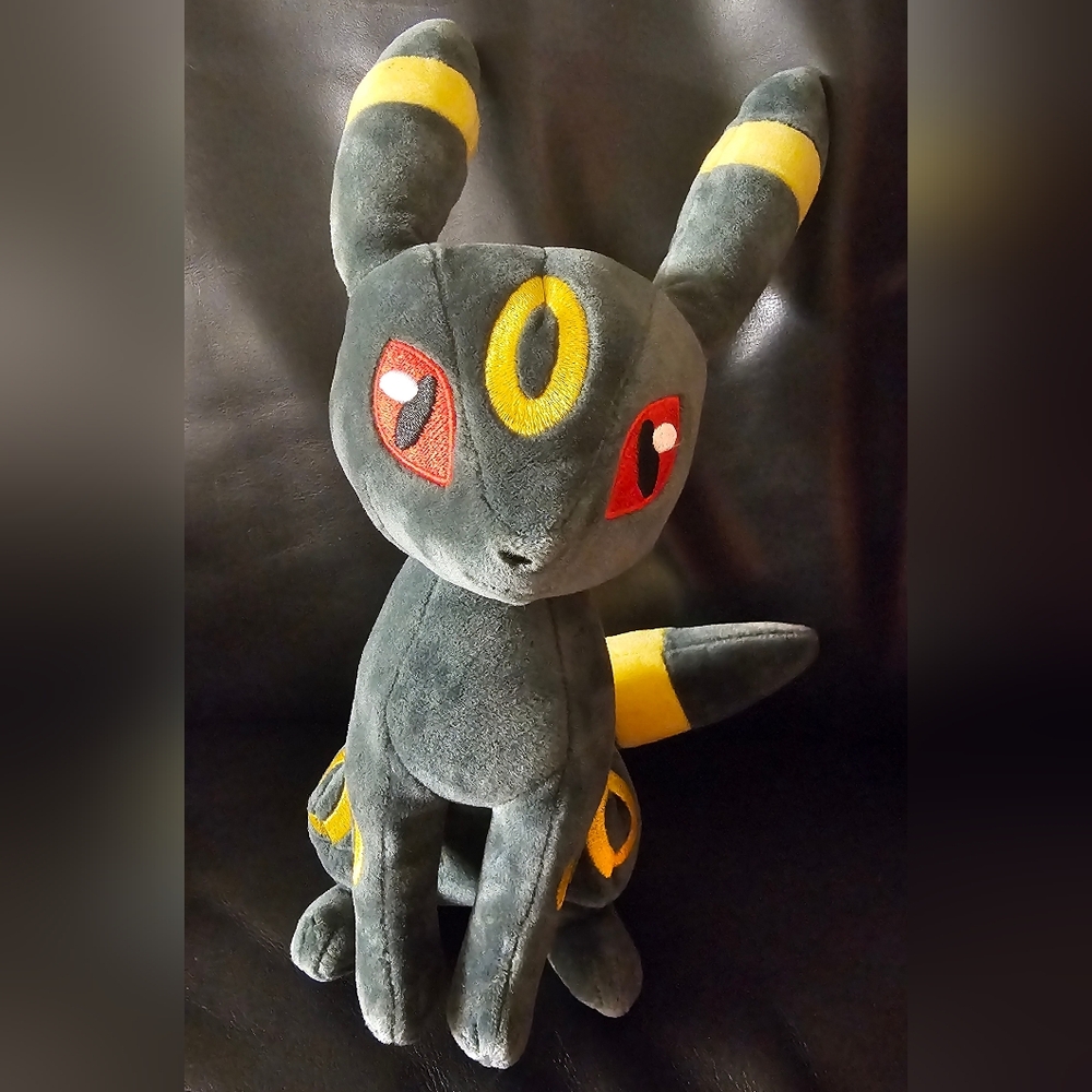 Pokémon Umbreon Plush Toy 13 Inch Tall EUC